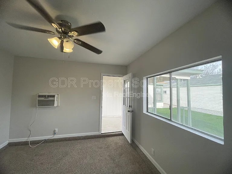 4733 Platinum Dr NE — Photo 51