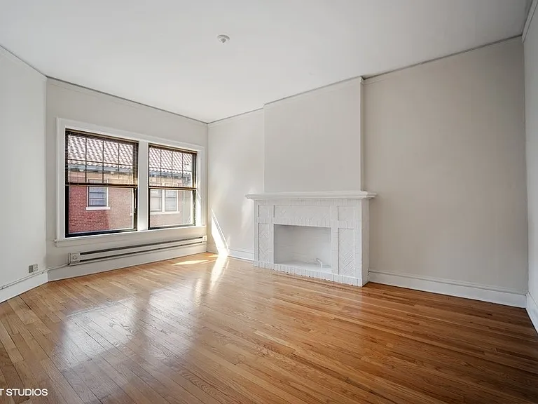 1025 Dempster St — Photo 10