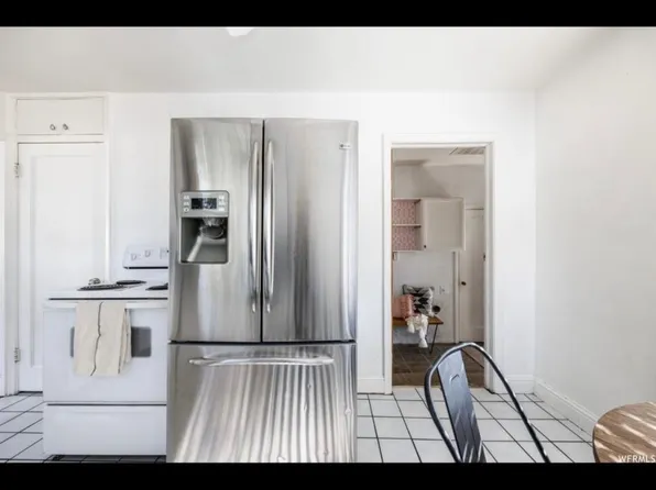 4504 S Holladay Cir, Salt Lake City, UT 84117