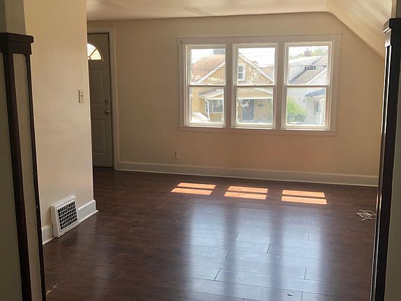 3rd image of 546 Hewitt Ave Floor 2