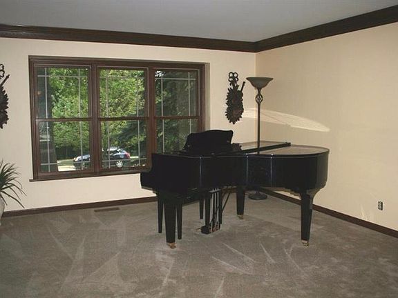 4th image of 892 Markley Woods Way