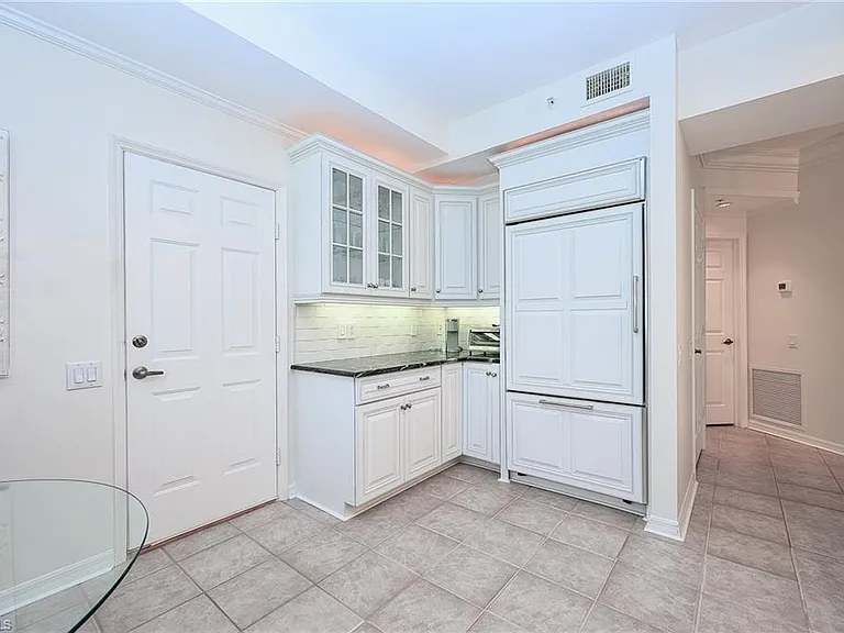900 L Ambiance Cir #9-106 — Photo 11