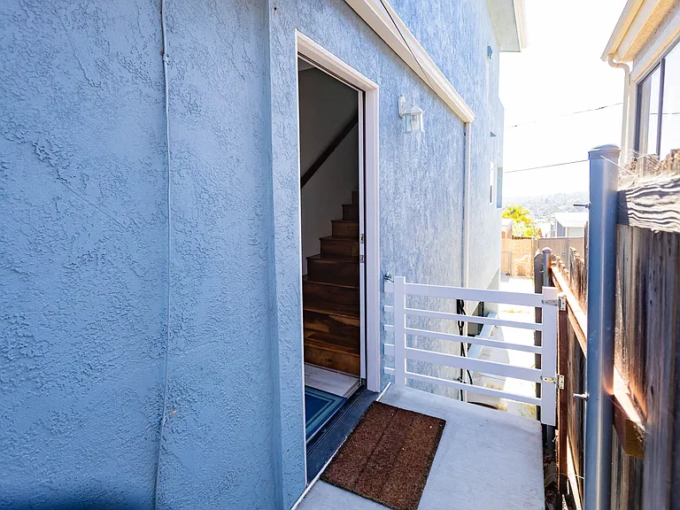 Moultrie Ave — Photo 7