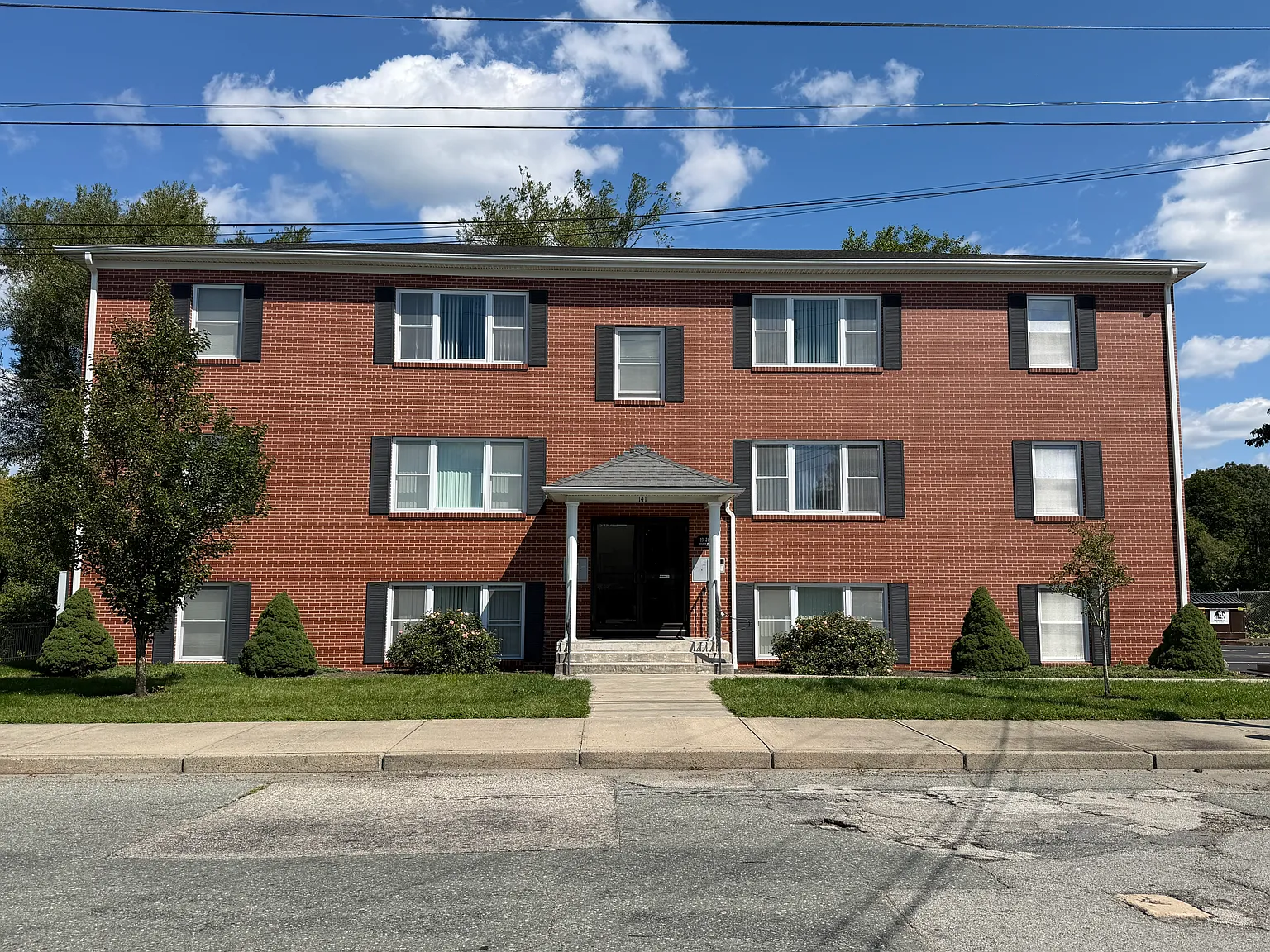2 bed, 1000 sqft, $1,800 — Photo 1