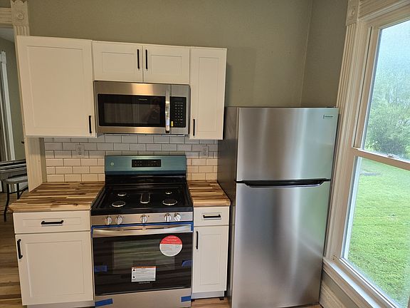 4th image of 417-19 Schuyler St #1
