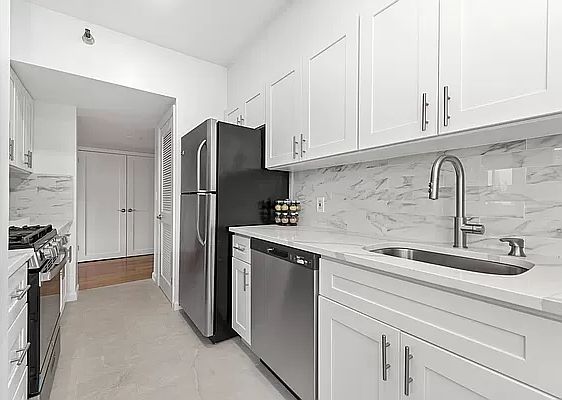 5th image of 308 E 38th St #21AA