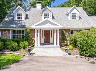 21 Brook Rd, Woodbridge, CT 06525