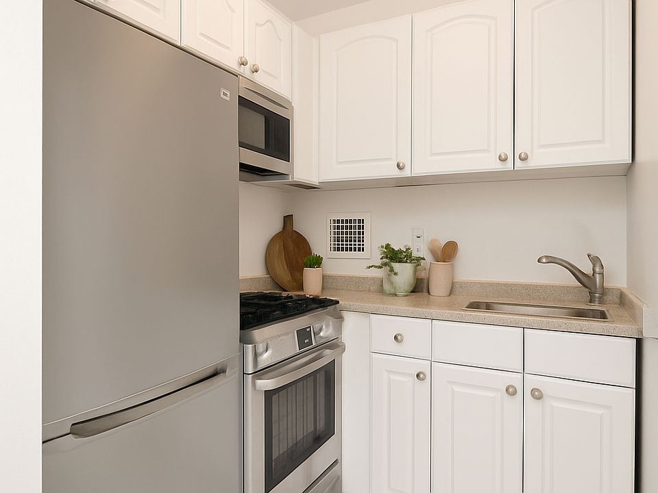 2nd image of 236 E 36th St APT 12H