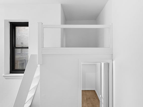 4th image of 36 W 35th St #D4