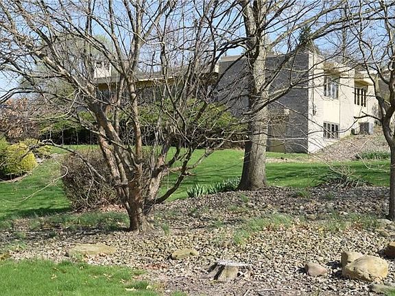3rd image of 380 Claremont Dr