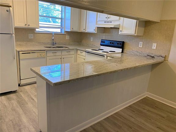 4th image of 712 Carrollton Ave APT D
