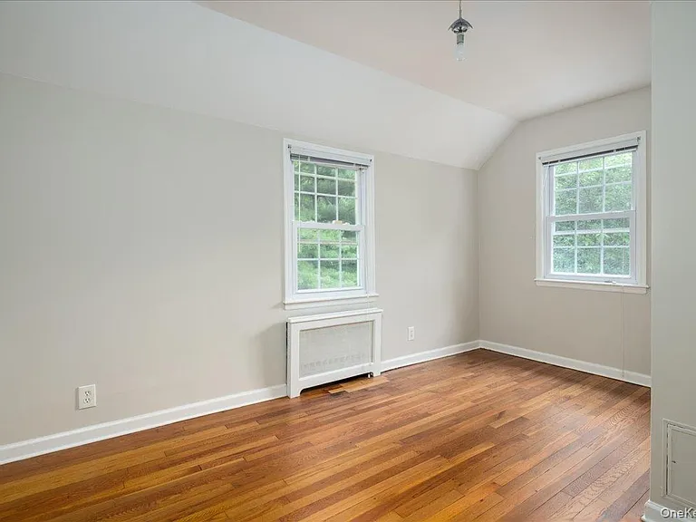 32 Chester Ave — Photo 17
