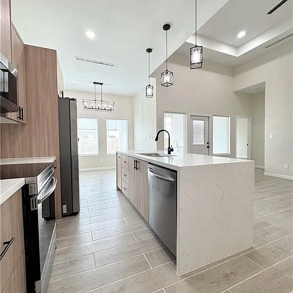 1001 Durango St — Photo 12
