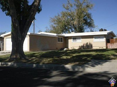 2nd image of 713 W Lancaster Blvd