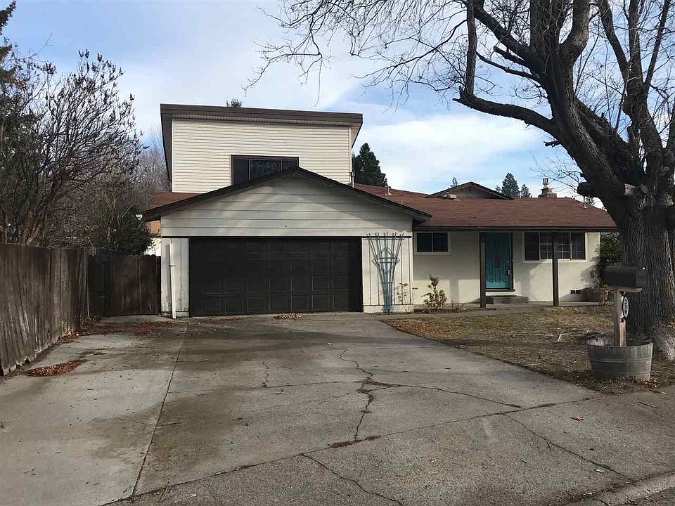 2nd image of 210 Galletti Pl