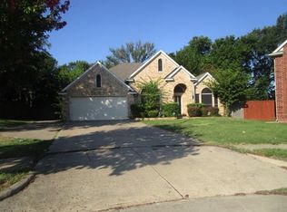 647 Teresa Ln, Grand Prairie, TX 75052