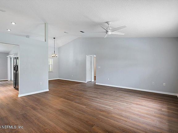 3rd image of 51 PRITCHARD Drive