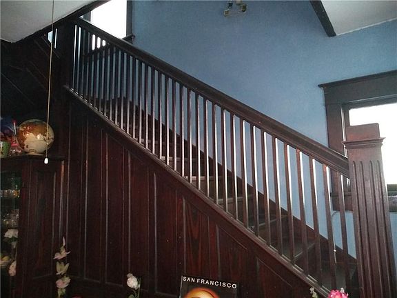 5th image of 525 E Wood St