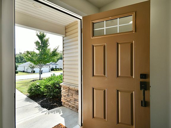 3rd image of 637 Lynndale Ct