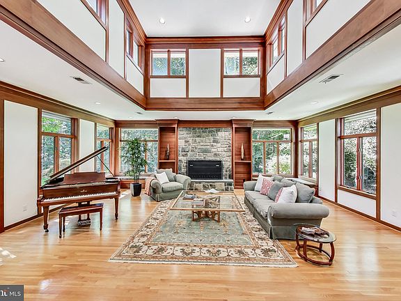 2nd image of 9561 Bell Dr