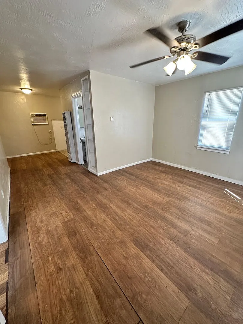 Spacious 1 Bedroom 1 Bath — Photo 1