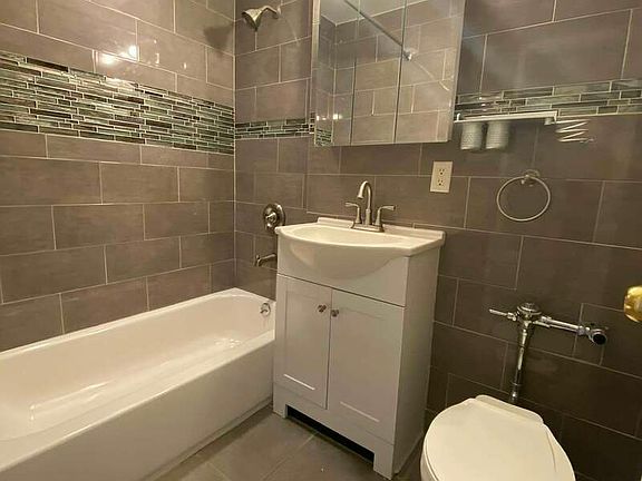4th image of 2020 Avenue V APT 2F