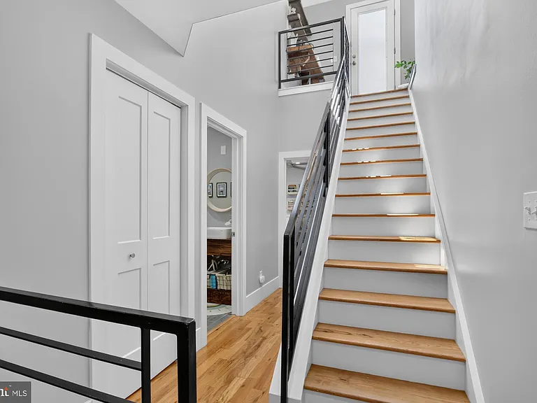 2328 E Fletcher St — Photo 31