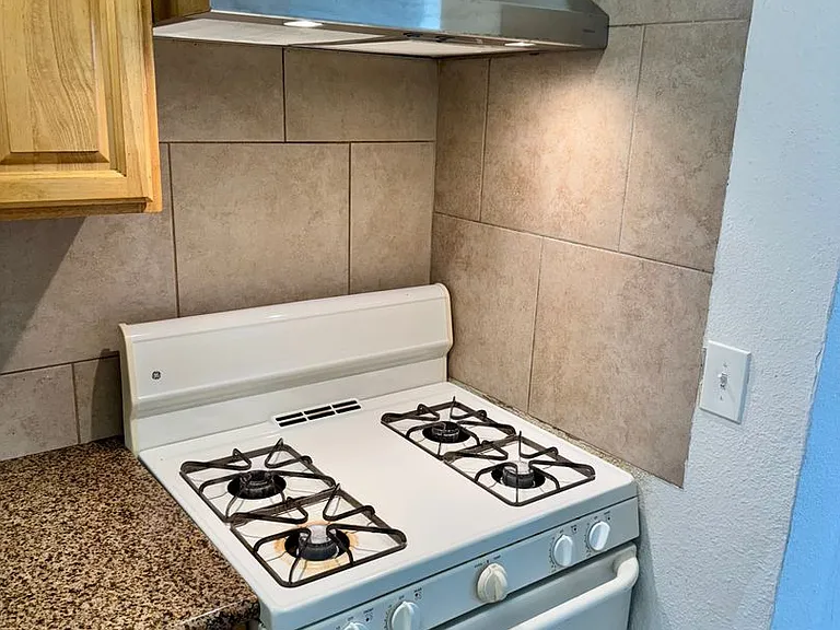 642 N Thorne Ave — Photo 7