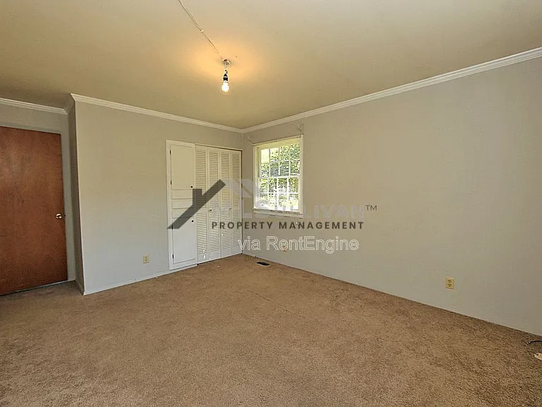 100 S Hassel St — Photo 17