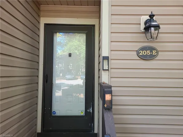 205 E Village Ln, Greensboro, NC 27409