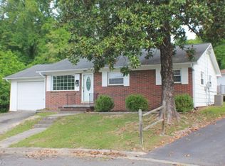 301 Hunter Dr, Mount Airy, NC 27030