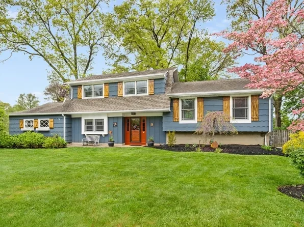 4 Forest Dr, Roxbury Twp., NJ 07876