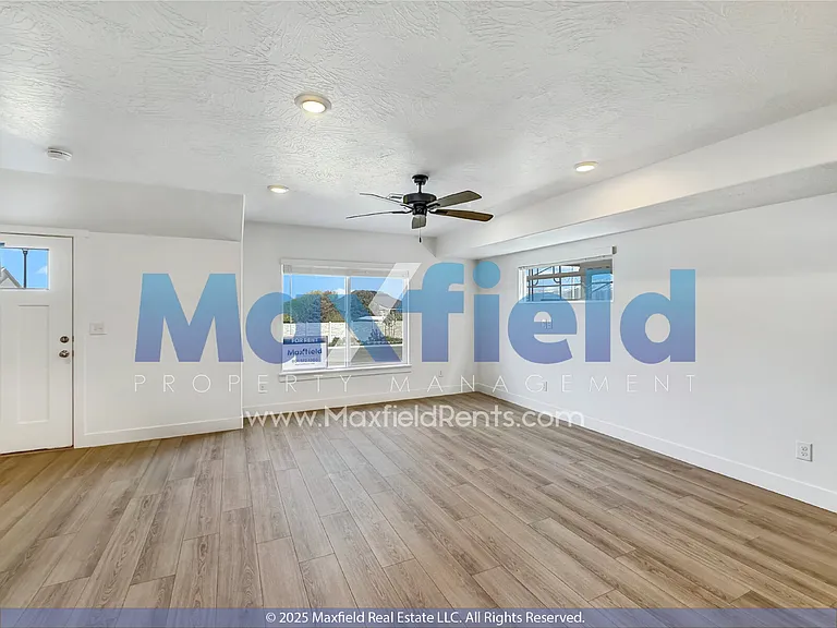 1376 Meadow Ln — Photo 11