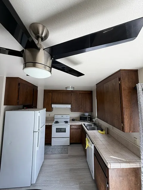 2 bed, 1.5 bath, 900 sqft, $2,100 — Photo 3