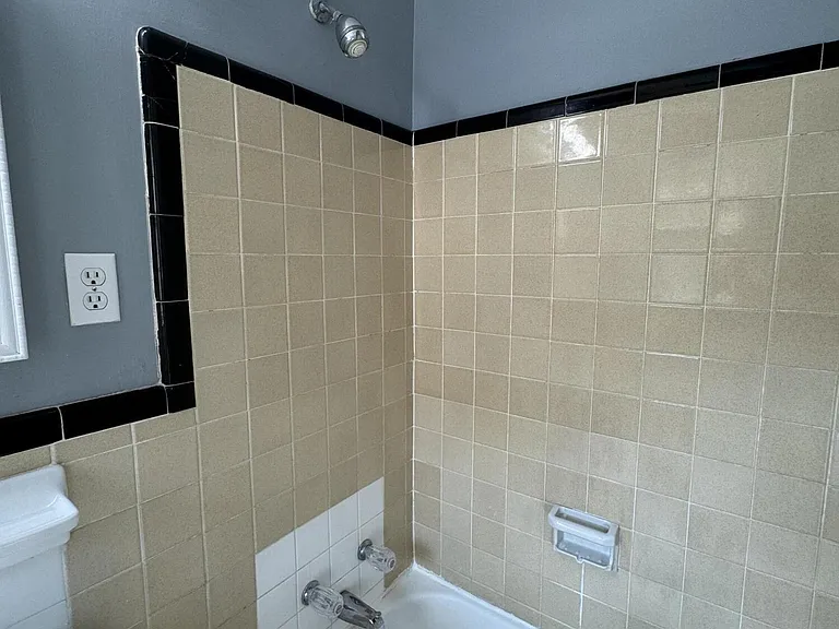 249 Norbourne Blvd — Photo 11