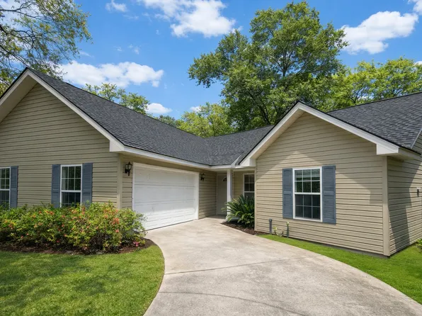 11 Le Moyne Dr, Beaufort, SC 29907