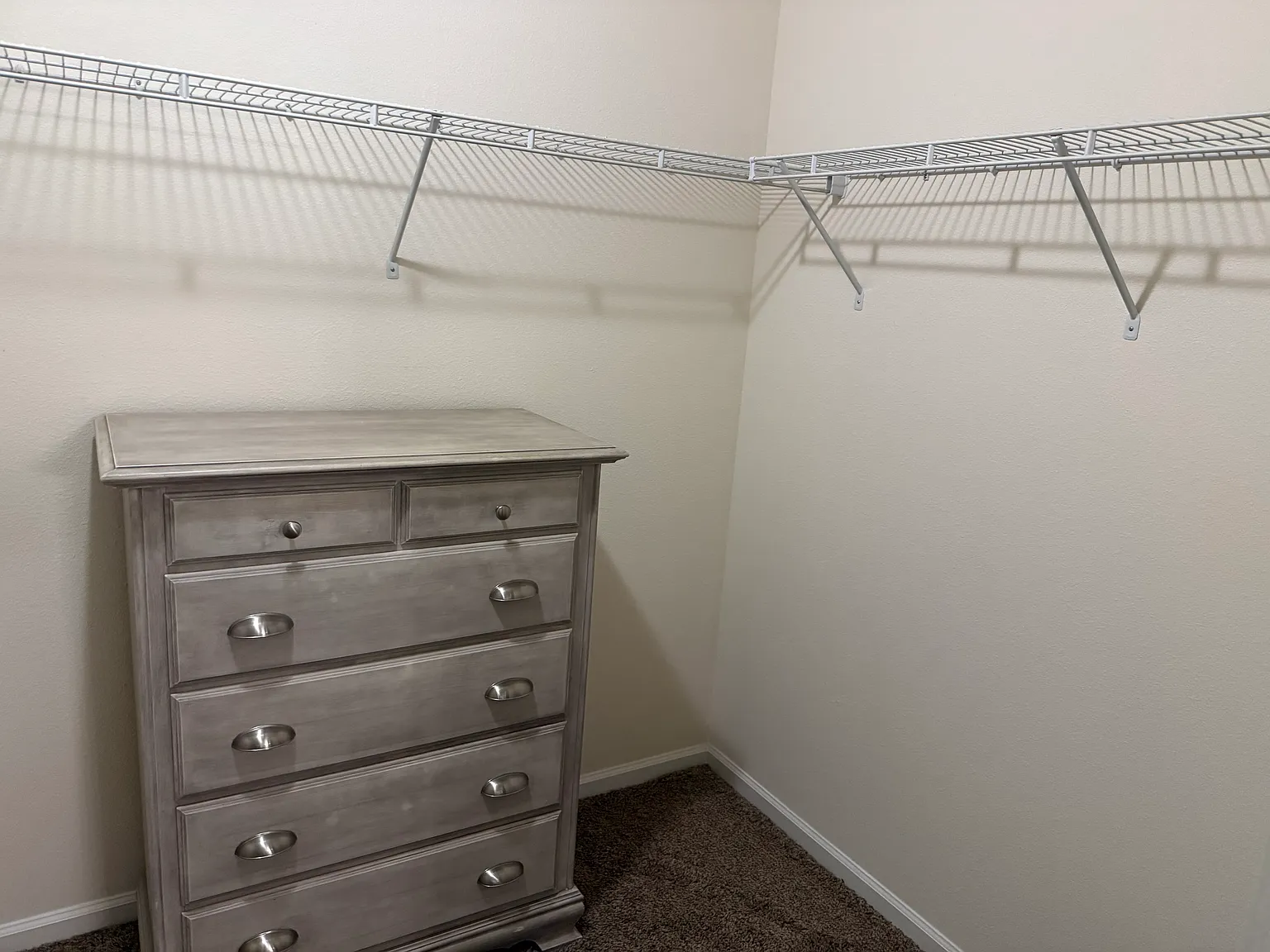 3 bed, 2276 sqft, $2,200 — Photo 2