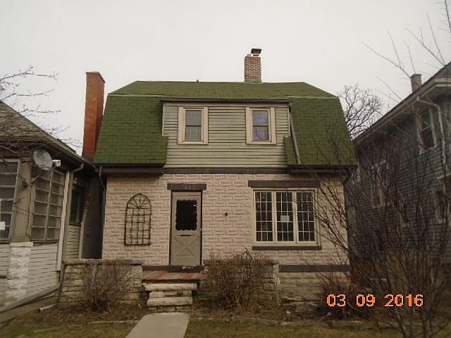 1st image of 1516 S 76th St