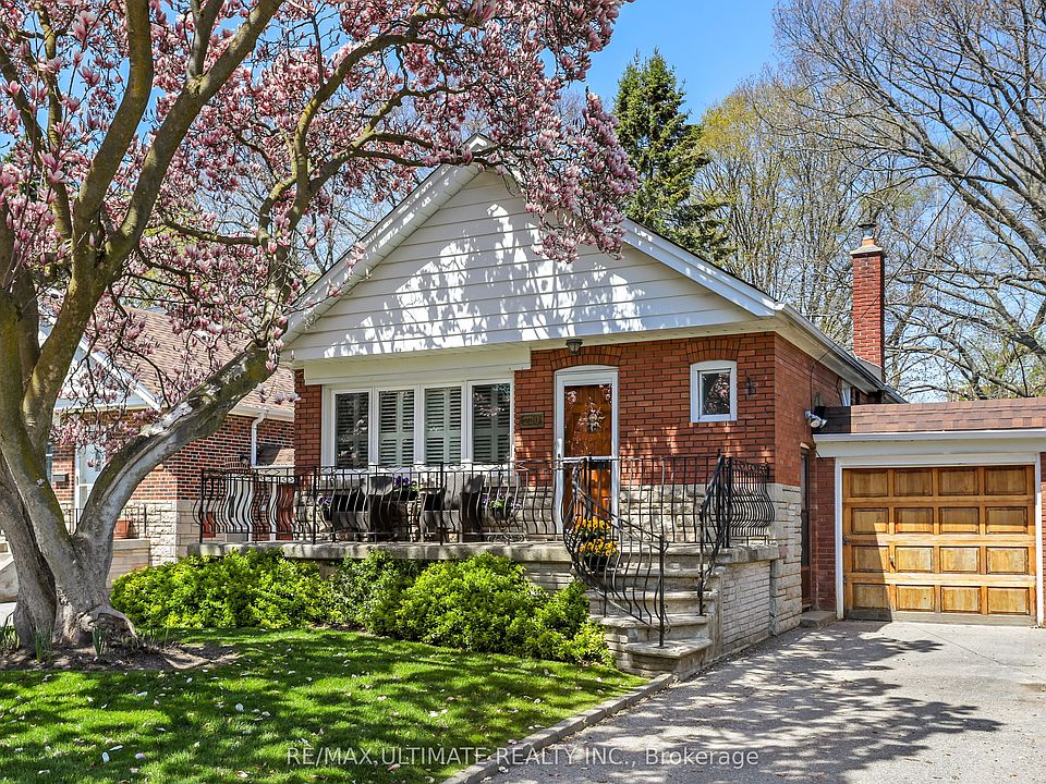 1st image of 220 Parkview Hill Cres