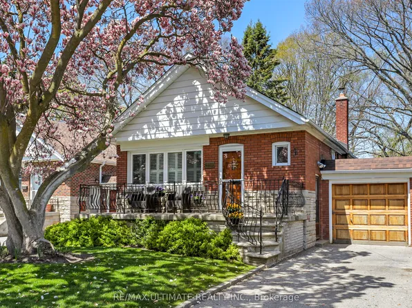 220 Parkview Hill Cres, Toronto, ON M4B 1R8