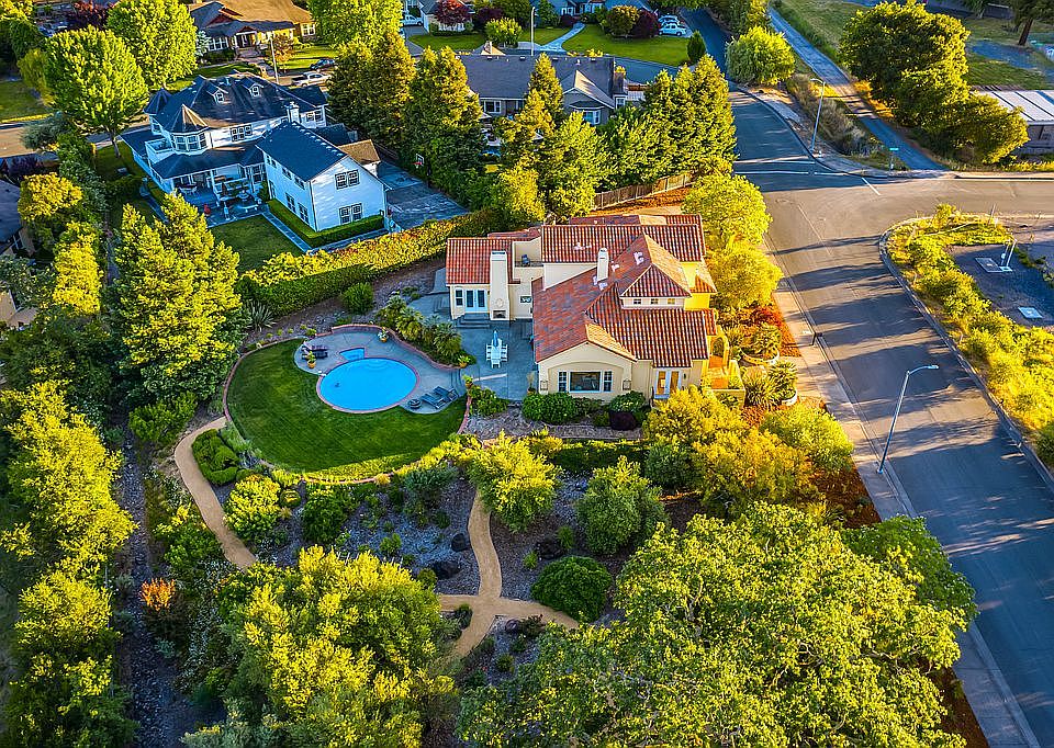 Lush privacy, overhead view