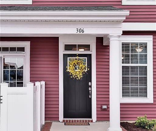 3rd image of 306 Promenade Ln