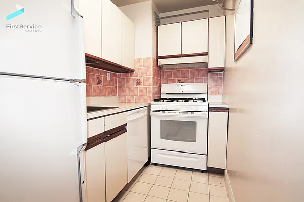 Rented by FirstService Realty (legacy) | media 10