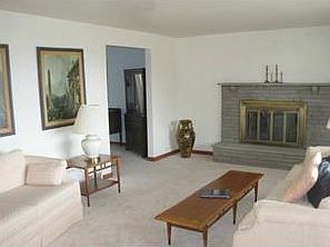 3rd image of 134 Old Oak Dr