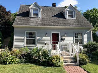 7045 Auburn Ave, Wauwatosa, WI 53213