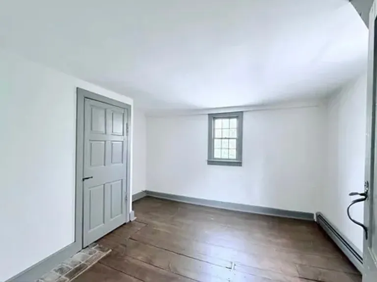 102 E Union St — Photo 15