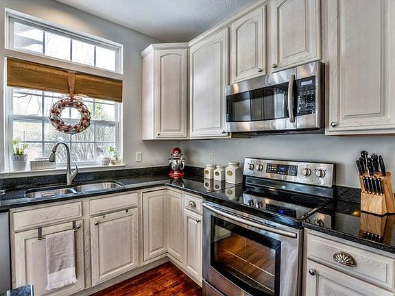 3rd image of 125 Tanglewood Dr