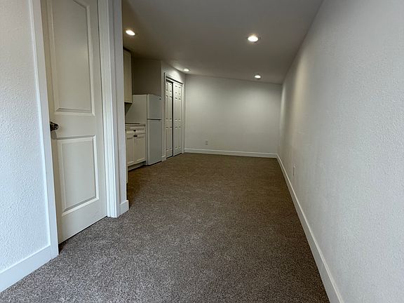 5th image of 638 S 42nd St