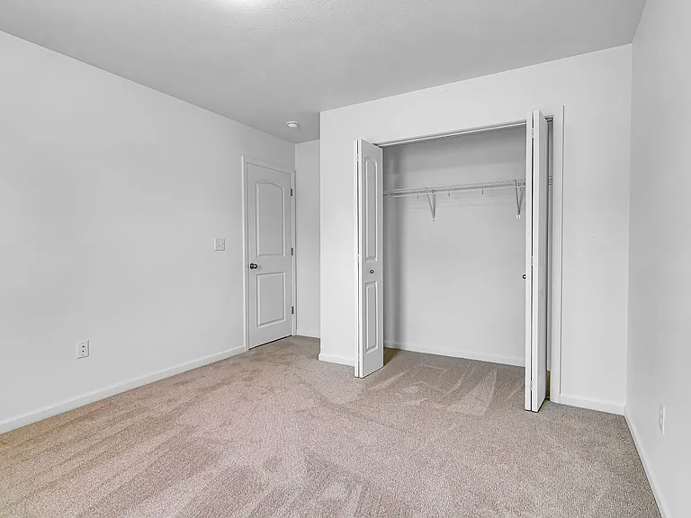 170 Travis St — Photo 33