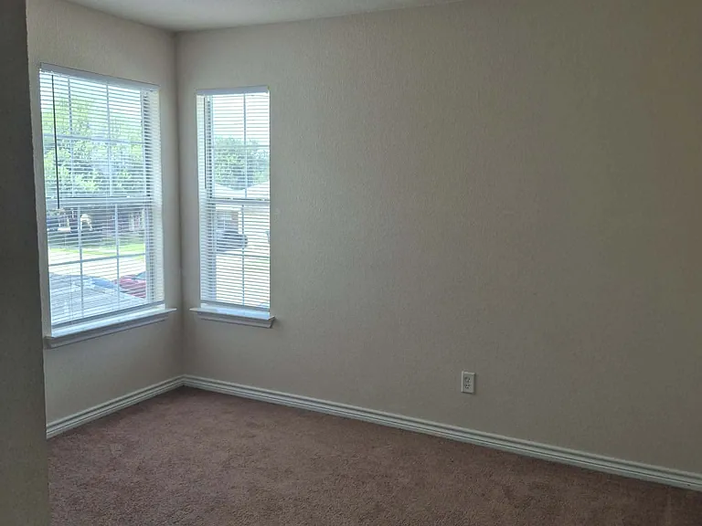 4004 Cambridge Dr #D — Photo 8
